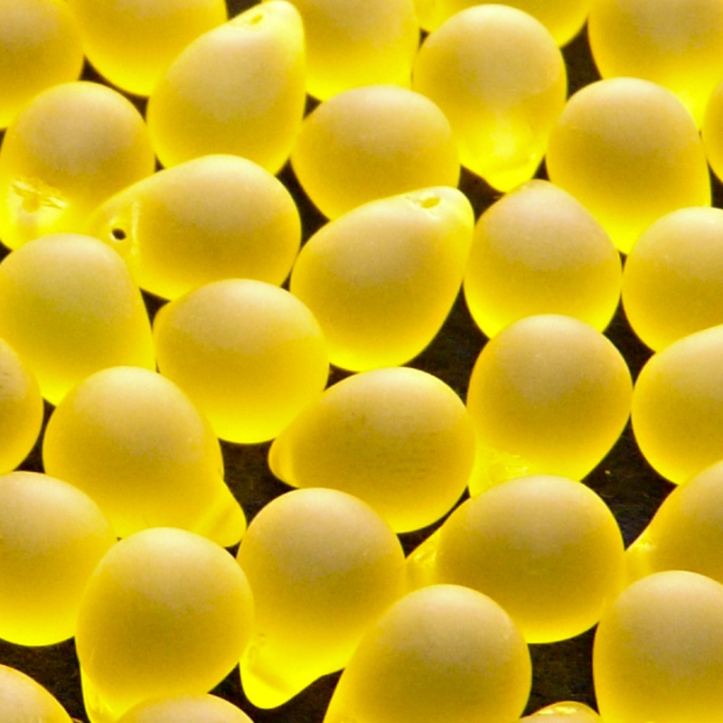 10ks České skleněné mačkané korálky kapky 10x14mm jantar mat