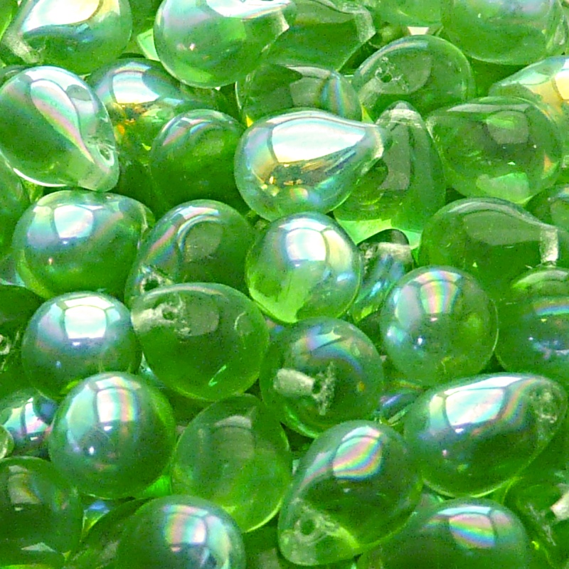 10ks České skleněné mačkané korálky kapky 10x14mm světlý chrysolit/ AB polopokov