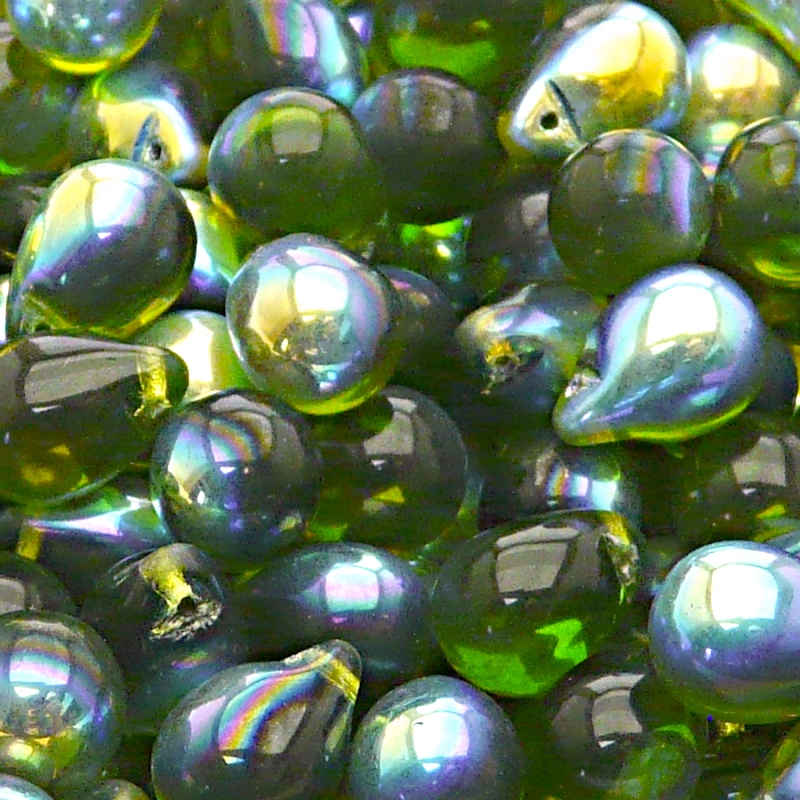 10ks České skleněné mačkané korálky kapky 10x14mm olivín/ AB polopokov