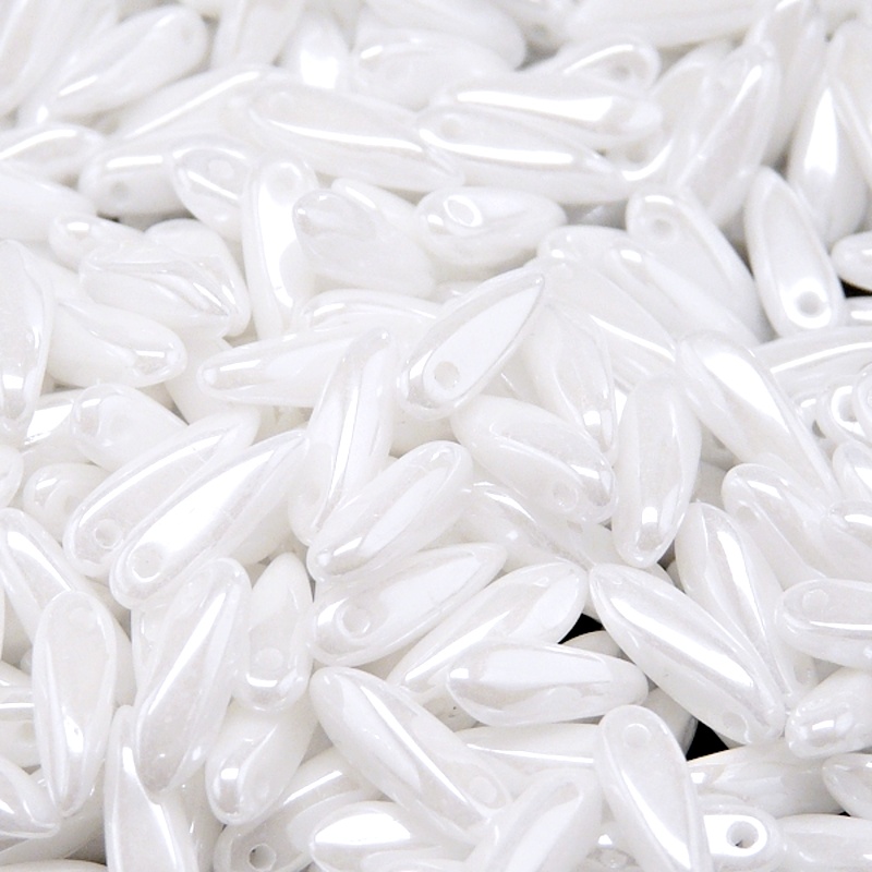 50ks České skleněné mačkané korálky jazýčky 3x11mm bílá/ bílý listr